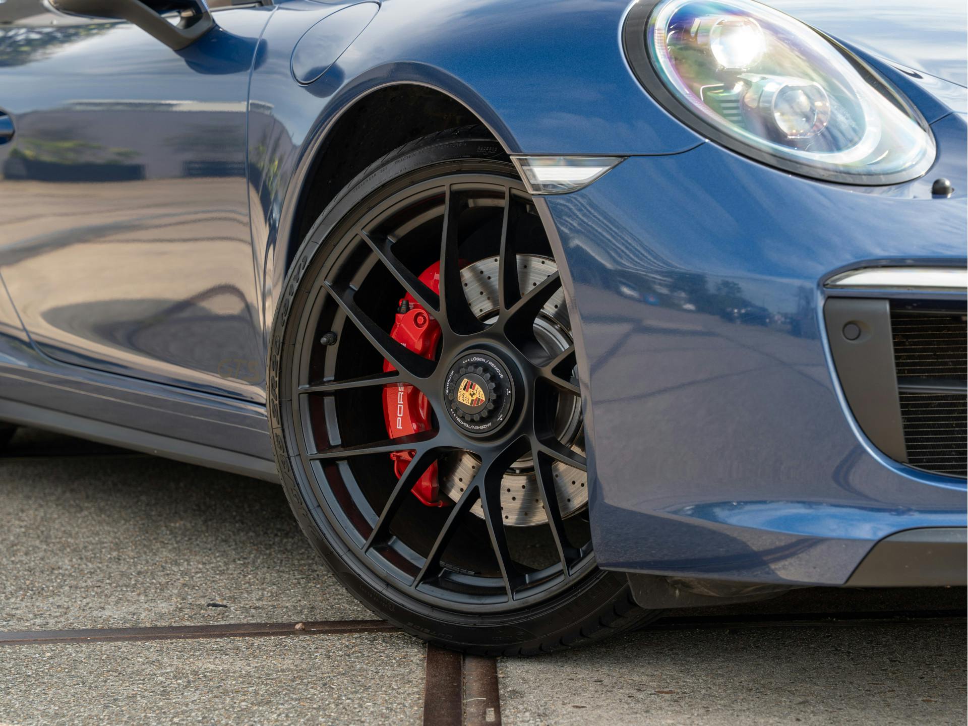 Porsche 911 Cabrio 3.0 Carrera 4 GTS | Blue Metallic Wrap | Bose | Adaptieve Sport-Stoelen